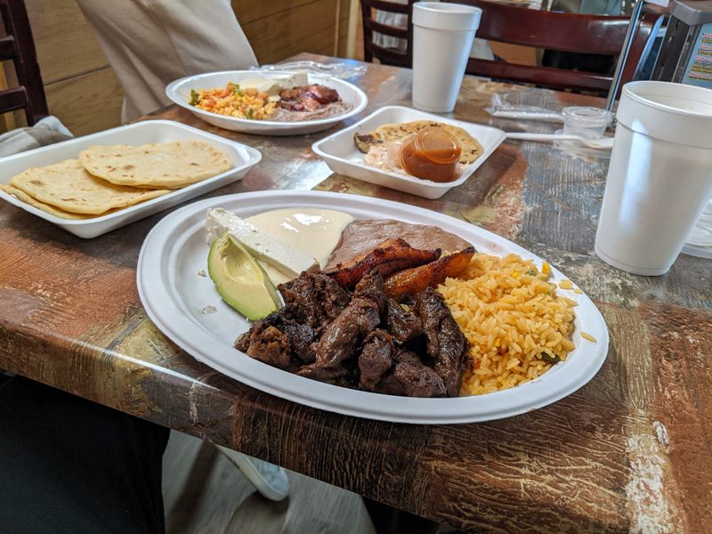 Pupuseria La Salvadoreñita food