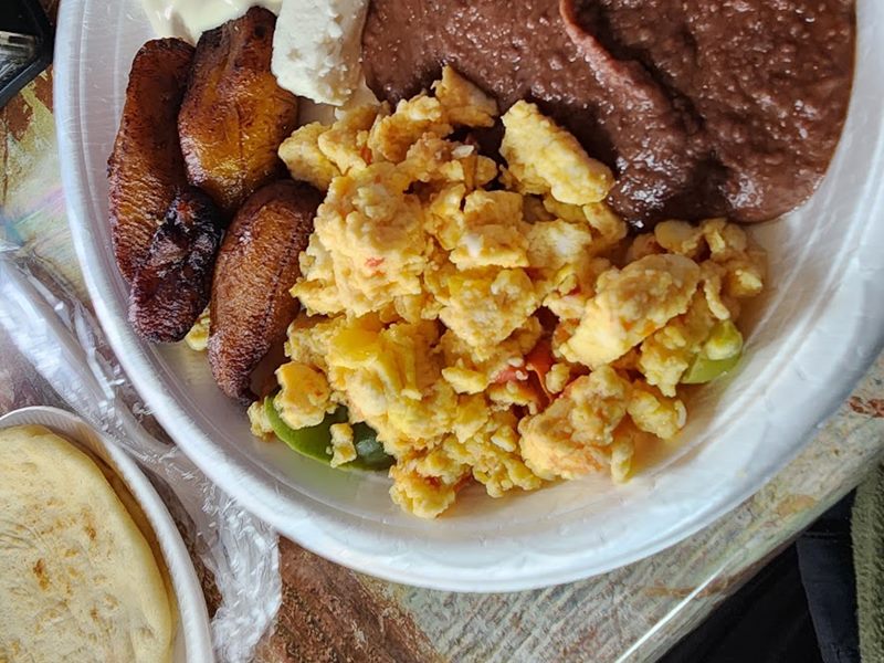 Pupuseria La Salvadoreñita food