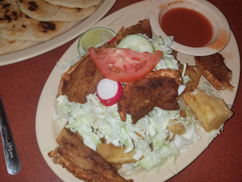 Pupuseria La Salvadoreñita food